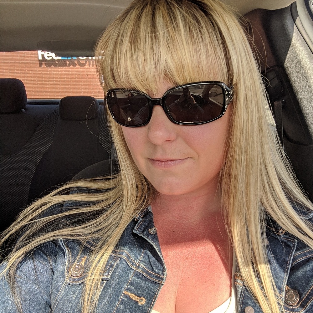 Meet your Posher, Crystal